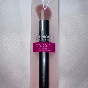 Real Techniques / blush brush / New